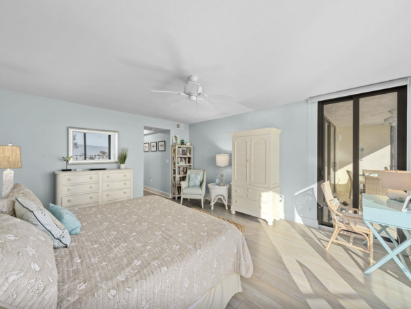 Sanibel Vacation Condo Sleeps Six Guests.